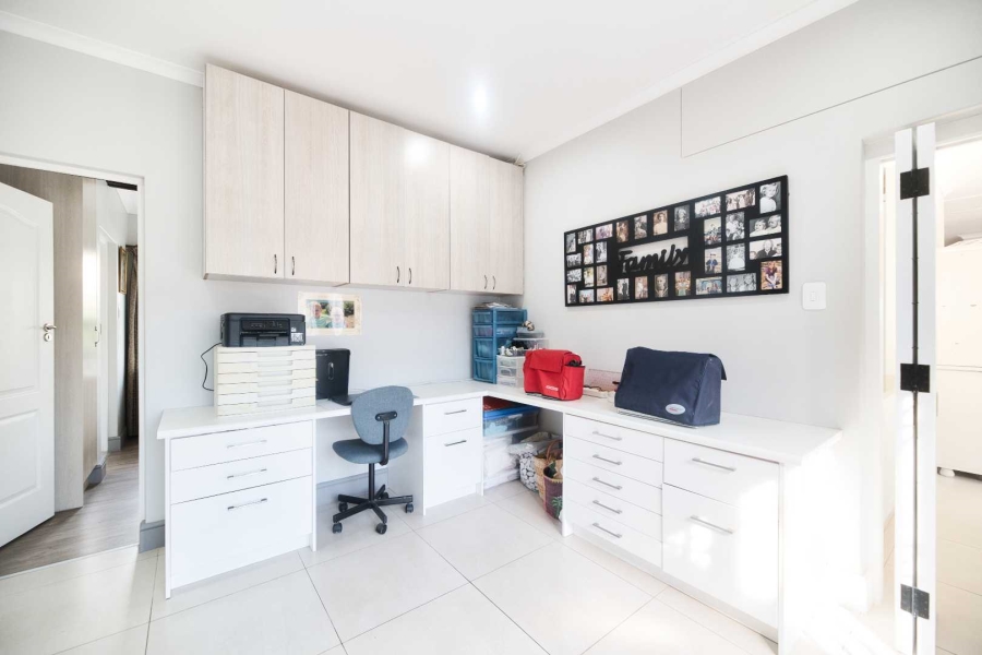 4 Bedroom Property for Sale in Voelklip Western Cape